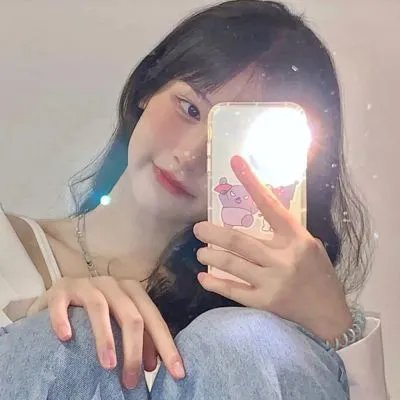 她在这里
